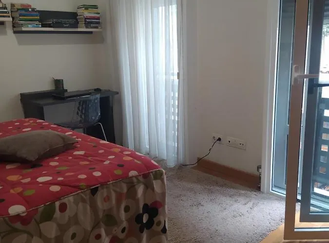 Cimadevilla Apartment *